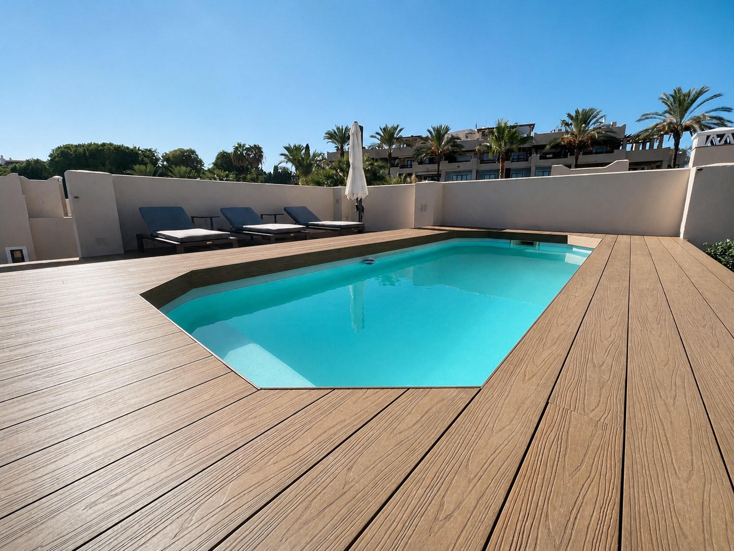 Clean composite pool deck at El Paraiso in Estepona