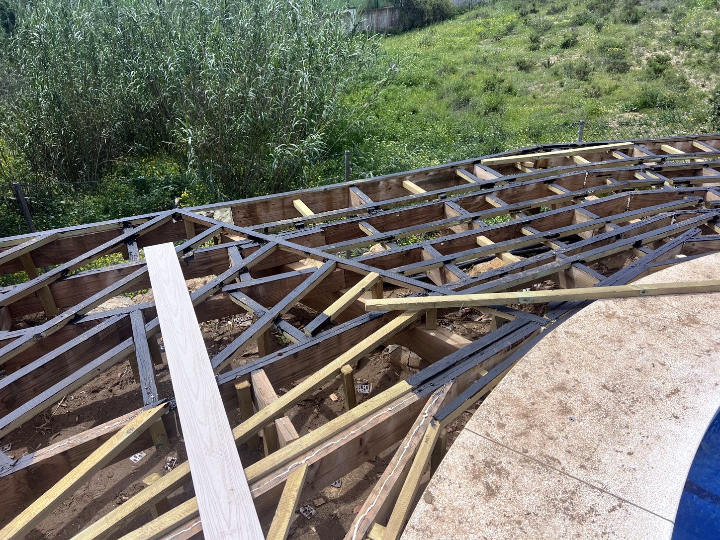 Before decking replacement in Mijas Costa: Substructure preparation around the pool