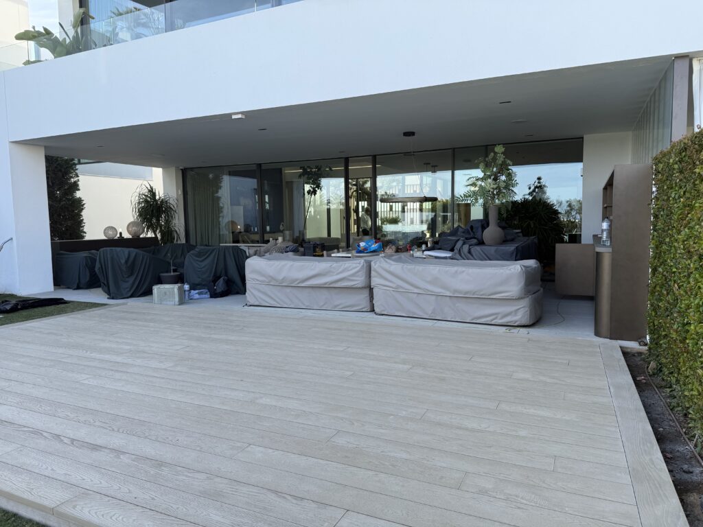 Villas 12 decking project photo in Marbella