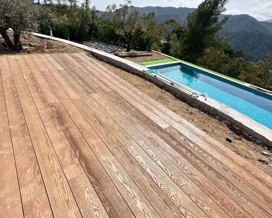 Millboard Coppered Oak terrace in Istán