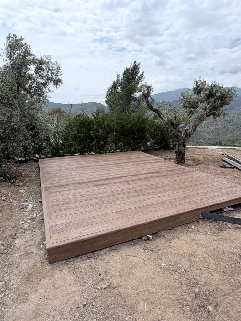 Finished Millboard terrace overlooking the mountains in Istán